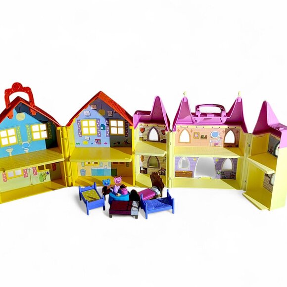Peppa Pig Playset Bundle Lot Castle Dollhouse Yellow House Carry Case Kids Toys - Picture 4 of 9